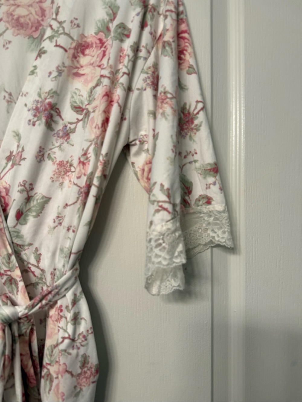 Flora Nikrooz Floral Wrap Robe Small Lace Trim Pockets Romantic Cottagecore - Picture 6 of 9